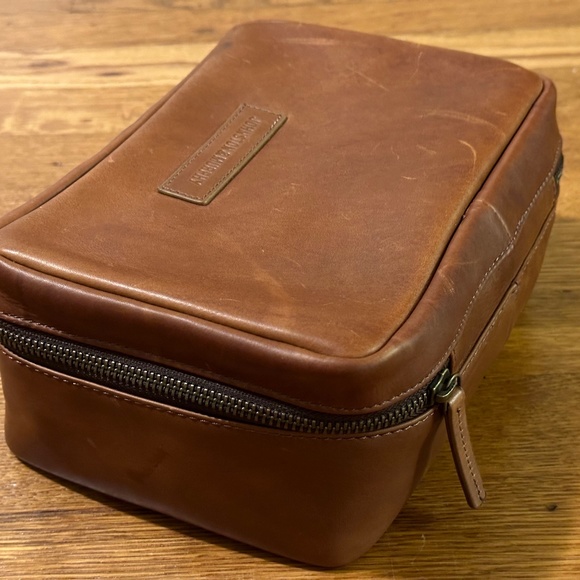 Johnston & Murphy Rhodes Toiletries Kit
